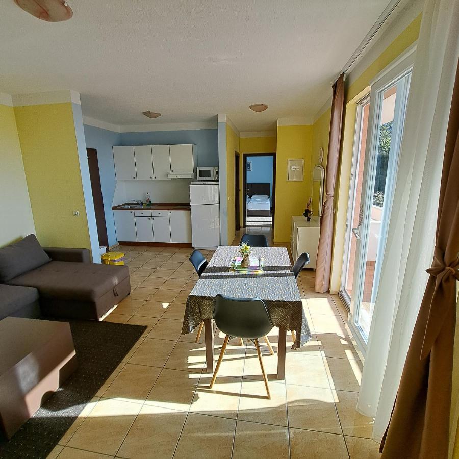Apartments Vila Adrijana & Fitness Studio Wolf Baska Voda Exterior photo