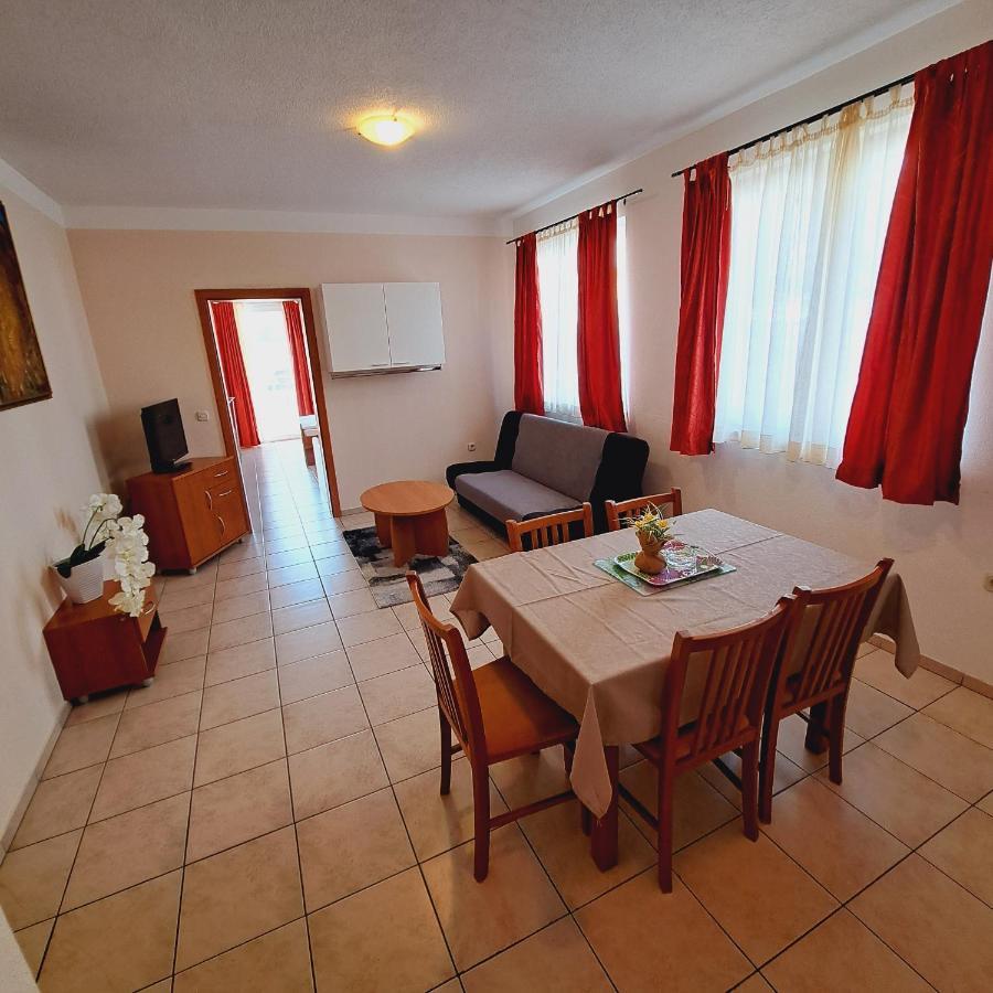 Apartments Vila Adrijana & Fitness Studio Wolf Baska Voda Exterior photo