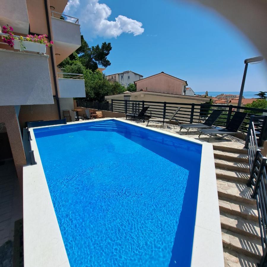 Apartments Vila Adrijana & Fitness Studio Wolf Baska Voda Exterior photo