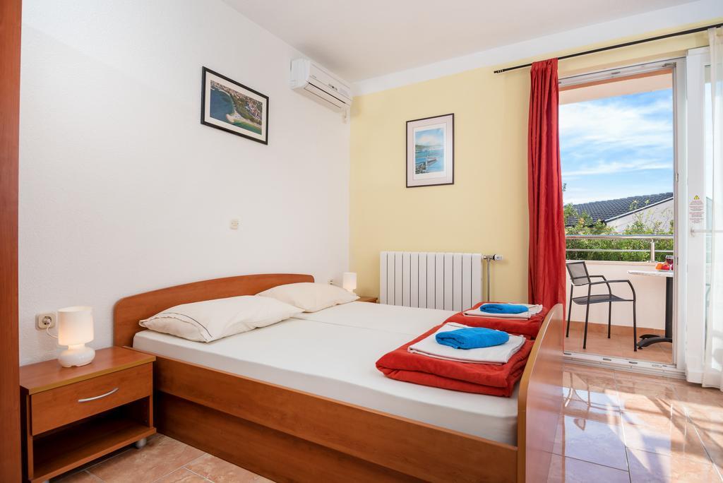 Apartments Vila Adrijana & Fitness Studio Wolf Baska Voda Exterior photo