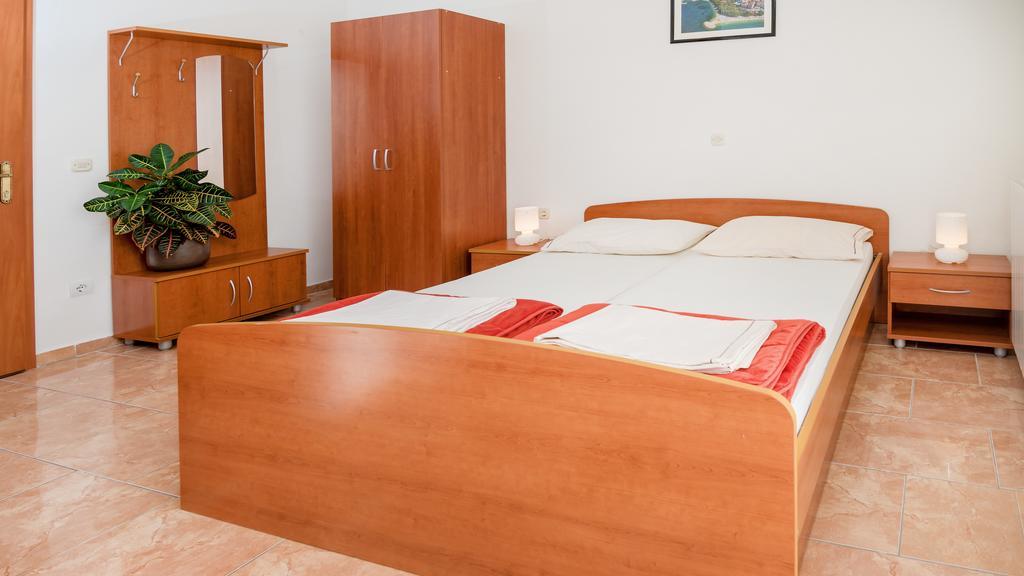 Apartments Vila Adrijana & Fitness Studio Wolf Baska Voda Exterior photo