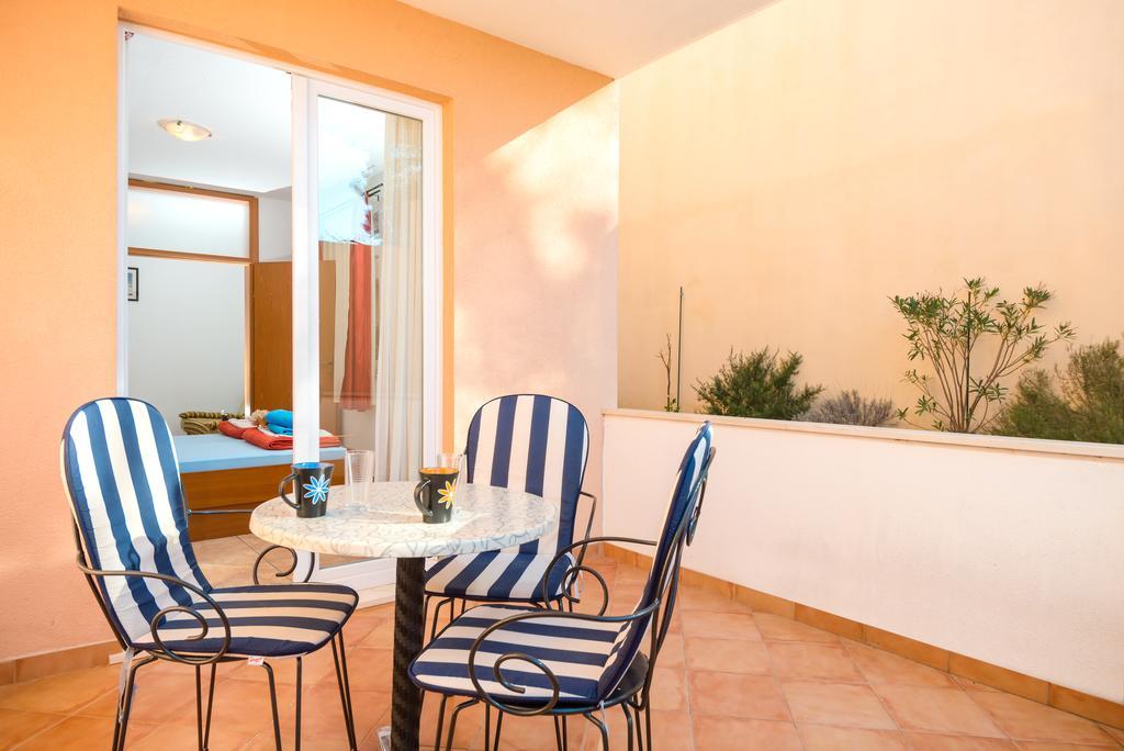 Apartments Vila Adrijana & Fitness Studio Wolf Baska Voda Room photo