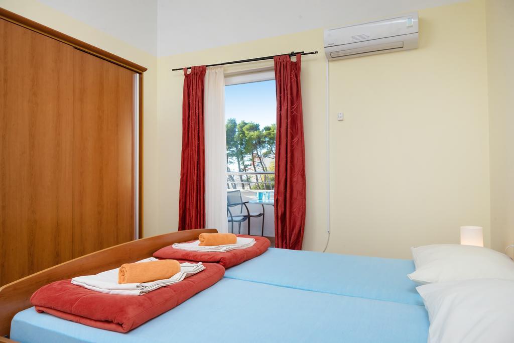 Apartments Vila Adrijana & Fitness Studio Wolf Baska Voda Exterior photo