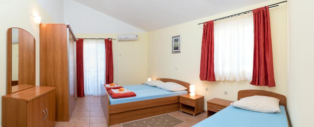 Apartments Vila Adrijana & Fitness Studio Wolf Baska Voda Exterior photo