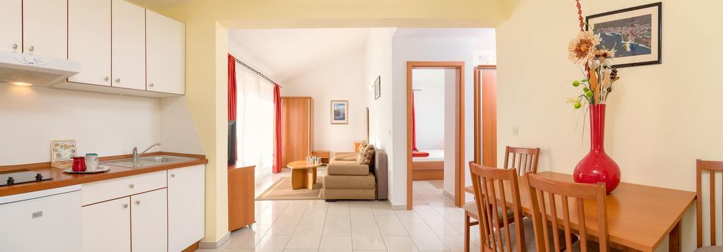 Apartments Vila Adrijana & Fitness Studio Wolf Baska Voda Exterior photo