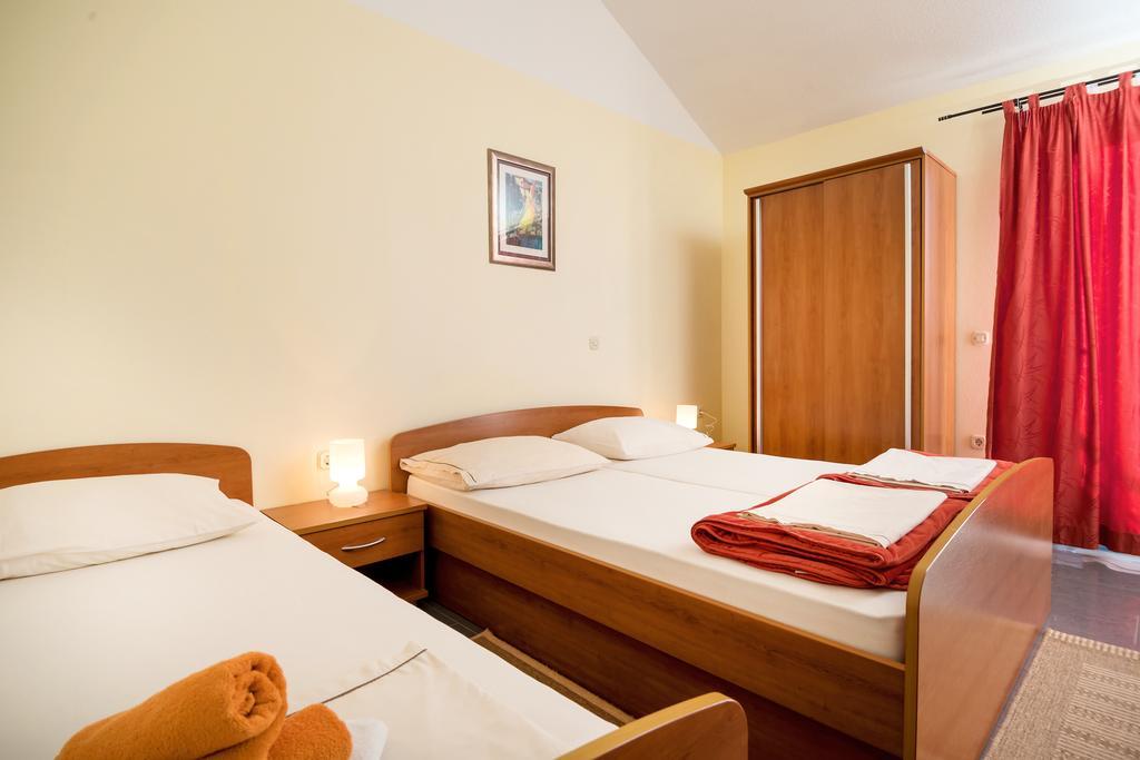 Apartments Vila Adrijana & Fitness Studio Wolf Baska Voda Exterior photo