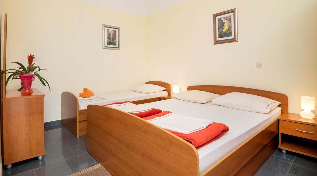 Apartments Vila Adrijana & Fitness Studio Wolf Baska Voda Exterior photo