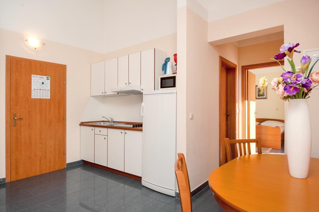 Apartments Vila Adrijana & Fitness Studio Wolf Baska Voda Exterior photo
