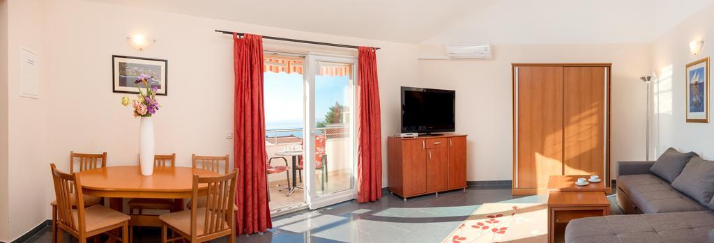 Apartments Vila Adrijana & Fitness Studio Wolf Baska Voda Exterior photo