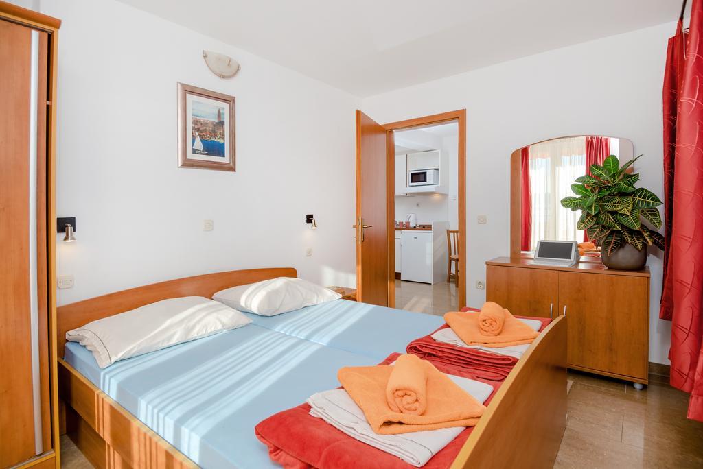 Apartments Vila Adrijana & Fitness Studio Wolf Baska Voda Exterior photo