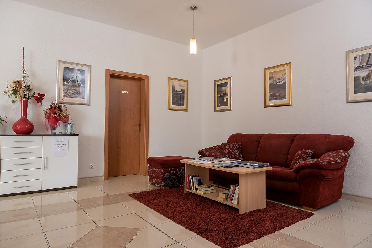 Apartments Vila Adrijana & Fitness Studio Wolf Baska Voda Exterior photo