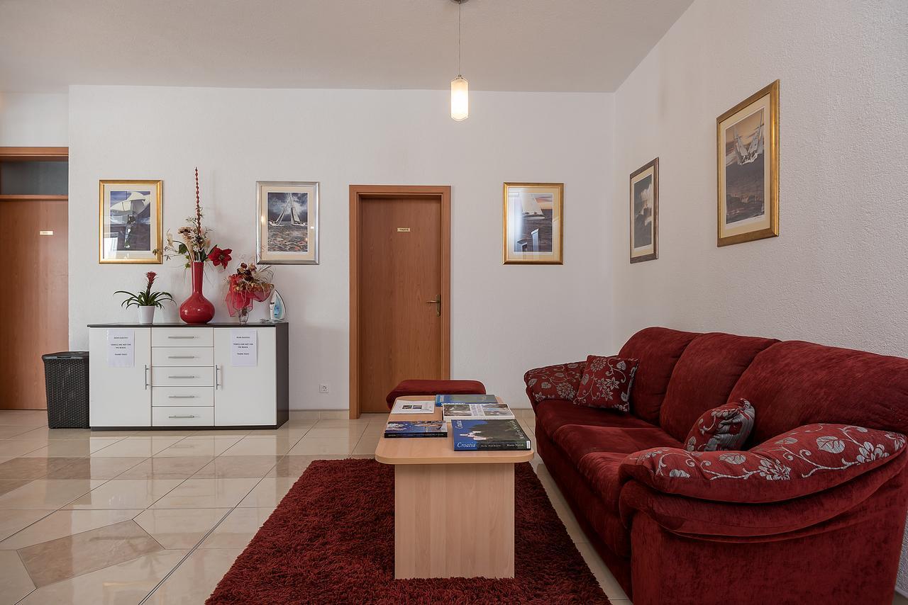 Apartments Vila Adrijana & Fitness Studio Wolf Baska Voda Exterior photo